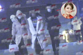 独家：刘涛接女儿放学！母女俩寒风中蹦蹦跳跳超开心图片