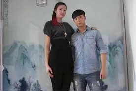 14年，1.97米女篮梁天云嫁东北小伙，家里门框低，公婆为她拆房门图片