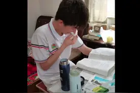 儿子母亲节送花被妈妈拒收：太贵了，不实用图片