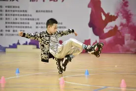 视频 | 重庆轮滑少年网上走红 曾两获全国冠军 想“滑”出中国图片