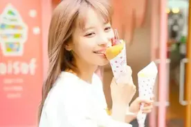 事实上，女人喜不喜欢你，看她的笑容就知道了图片