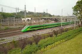 速度和Z字头普速火车一样，为何这款复兴号被铁路部门大力推广？图片