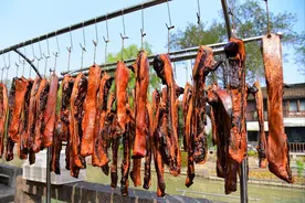 大雪过后要“腌肉”，教你腌酱油肉，比腊肉省事，吃到过年都不烦图片