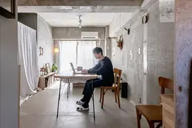 26岁小哥仅花2W改造的25㎡二手房火了，坚持不铺地板，全是DIY图片