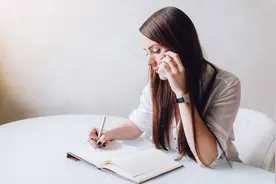 接听电话，这5种电话一定不要接，记得告诉家人，涨知识了！图片