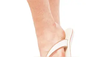 化学博士健康谈：你的拖鞋又酸又臭？是你的拖鞋没选对图片