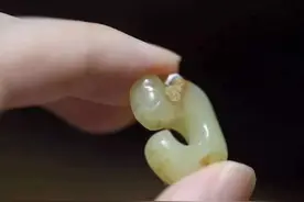 黄玉红山玉猪龙——领衔一线古玉拍卖盛宴图片