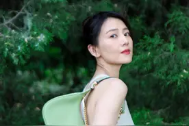 高圆圆森系夏日随拍 慵懒丸子头女神感十足图片