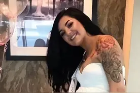 孕妈妈总觉得胸口疼，生完才发现，宝宝的脚卡在她肋骨里了？图片