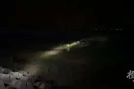 杭州一小伙凌晨江边抓鱼被冲走，200斤的他游了两小时游到江对岸的海宁：我一直跟自己说，一定要顽强！图片