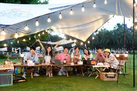 《花少4》开播杨幂成旅行团团长，凯丽做饭众人反应耐人寻味图片