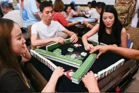 打麻将时千万不要这样做，不然你就是去送分的图片