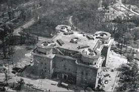 二战德国防空塔：重炮打不穿，轰炸也没用，仅建8个却无一被攻陷图片