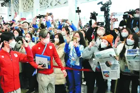 冬奥赛场｜羽生结弦：9岁的我 拉起摔倒的我图片