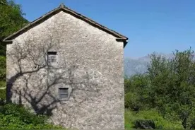 农村老人说：荒山野岭的废弃房子，不要随便进入，为什么？图片