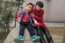 失踪26年的弟弟，竟然和姐姐在一家公司重逢，说：我看你像我亲姐图片