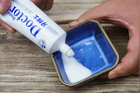 把食用盐和牙膏加在一起，作用太厉害了，简单又实用，看完收藏图片