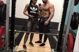 280斤男子惨遭抛弃后，用肌肉征服性感新女友，网友：好配图片