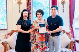 靳羽西作客亚特兰蒂斯·黄金时代：成都的美就是一张国际化时尚名片图片