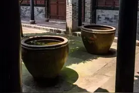 庭院摆缸的故事，俗称“门海”，寓意“门前有海，海纳百川”图片
