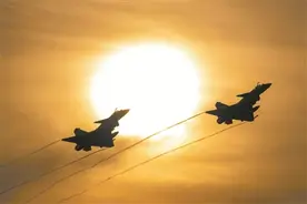 昼夜出击战云天——空军航空兵某旅空战对抗演练影像图片