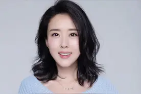 “嫦娥”颜丹晨：倒贴嫁小丈夫，44岁高龄生子，46岁身材好似少女图片