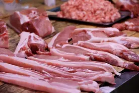 炖煮猪肉时，放料越多越难吃，只需放白醋，猪肉软烂入味又解馋图片