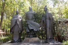 建安三曹，一人一首代表作：曹操言志，曹丕多情，曹植豪迈纵横图片