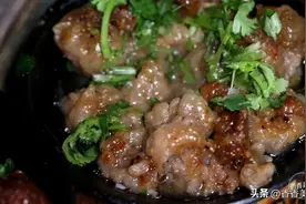 老小区里藏美味，连导航都搜不到，还有人拿着锅来端图片