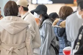 李钟硕IU疑似恋情曝光，两人同游日本约会，女方现身男方弟弟婚宴图片