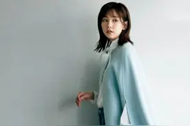 这是我见过最俗气的穿搭：连衣裙+运动鞋、短外套+小脚裤，有你吗图片