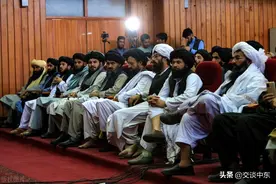 要求女性出门穿罩袍，塔利班还是那个塔利班图片