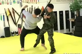 【武术散手】别绊腿快摔技术的实战应用图片
