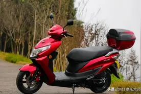 售价8千多，铃木又出神车？配超级芯125cc发动机，颜值高、动力强图片