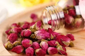 玫瑰花养生吃法：女人的美丽秘密，不到一个月，脸上干净又细嫩图片