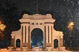 “凌晨10点半”的清华火了，看看他们，觉得自己的大学白上了图片