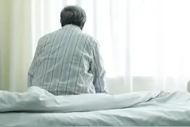 家有患有老年痴呆症的老人，怎么做？图片