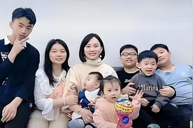 2006年，20岁广东女子嫁给北大精英，13年连生7子，称：不生浪费图片