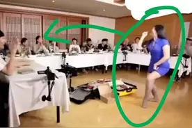 蔡徐坤母亲徐静昔日热舞视频曝光：当儿子朋友面扭动身体不忍直视图片