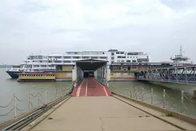 九江港首发长江沿线游轮正式开航图片