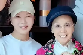 80岁李谷一罕见露脸！人已瘦到脱相，国庆假期与付笛声、任静相聚图片