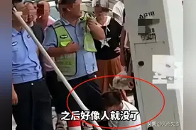 交警查头盔发生冲突，驾驶员突发疾病，目击者：抢救半小时人没了图片