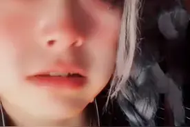 网红安妮连发3条环境昏暗视频，证实曾遭跟踪威胁，称不了解自己图片