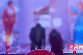 新人未出席婚礼，父母致辞20秒开席，亲友回应：新娘刚升职，他们都在北京“搬砖”，太忙了图片