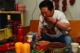 河南辣王李永志：每天5斤辣椒配白酒，破世界纪录，下场令人同情图片