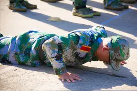 兵哥哥能做几百俯卧撑，为什么还很瘦？图片