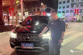 “为跟远光灯打擂台”？咸阳长武男子给私家车上装爆闪灯被罚款千元图片