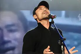 11年前，农民工兄弟，翻唱汪峰歌曲爆火，登上春晚，如今怎样了图片