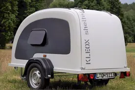 这款卡哇伊的小水滴拖挂房车，麻雀虽小，五脏俱全图片