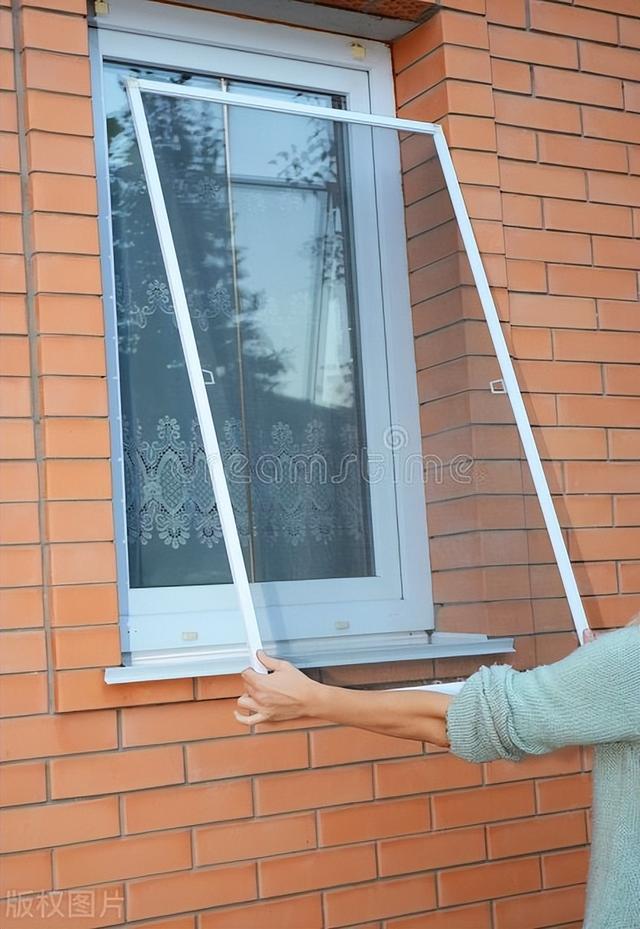 换了2次纱窗，我终于明白了200元金刚网和100元高透网的区别